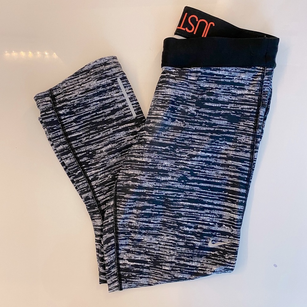 NWOT Nike Crop Leggings